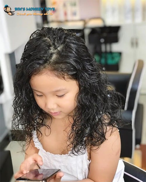 20 Kiểu tóc xoăn cho bé gái 5  7 tuổi siêu cấp dễ thương